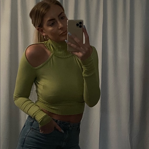 Luna Open Shoulder Top Green - Picture 2 of 4